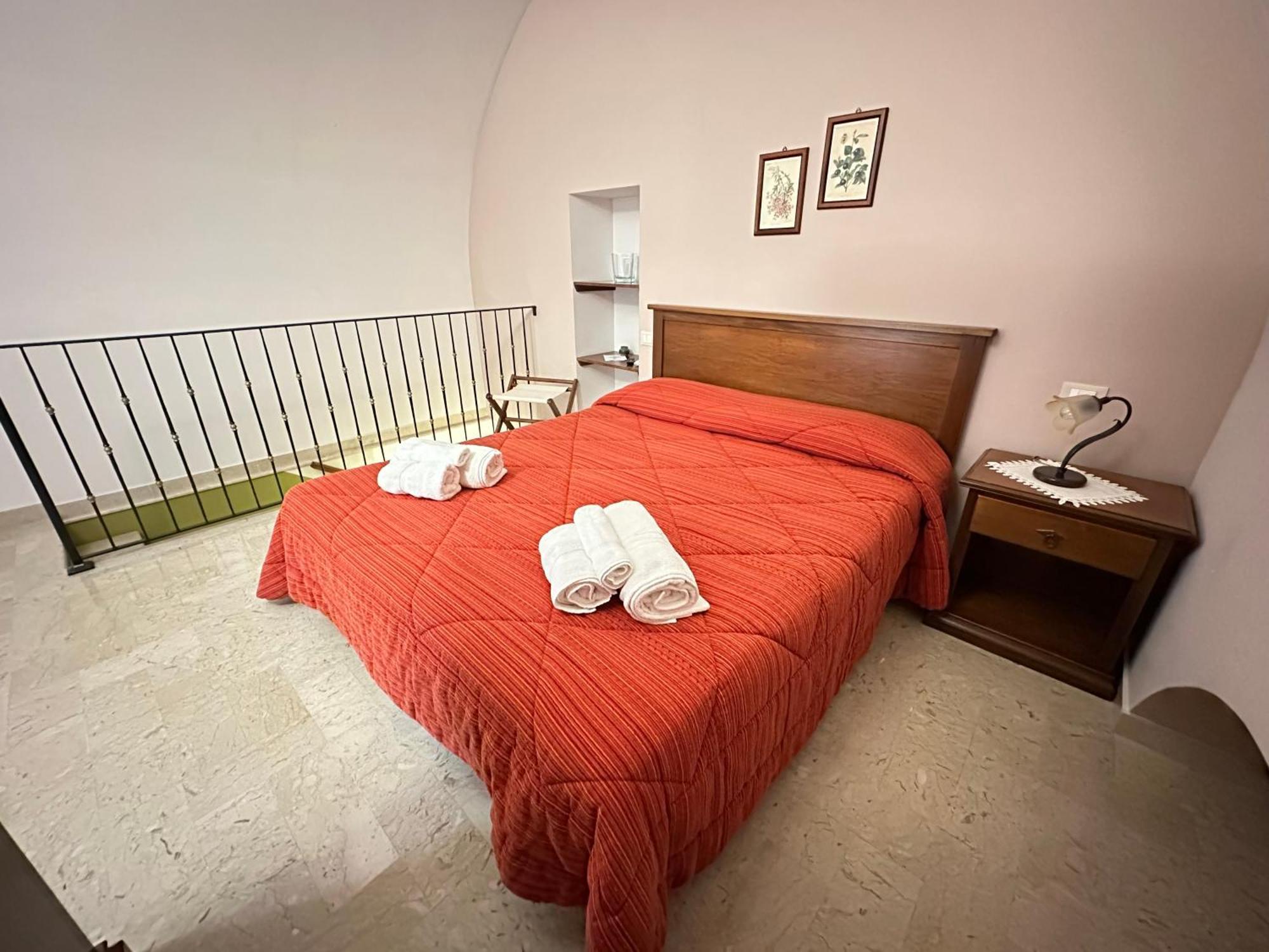 Historic B&B Apartments Home Chiaramonte Gulfi Exterior photo