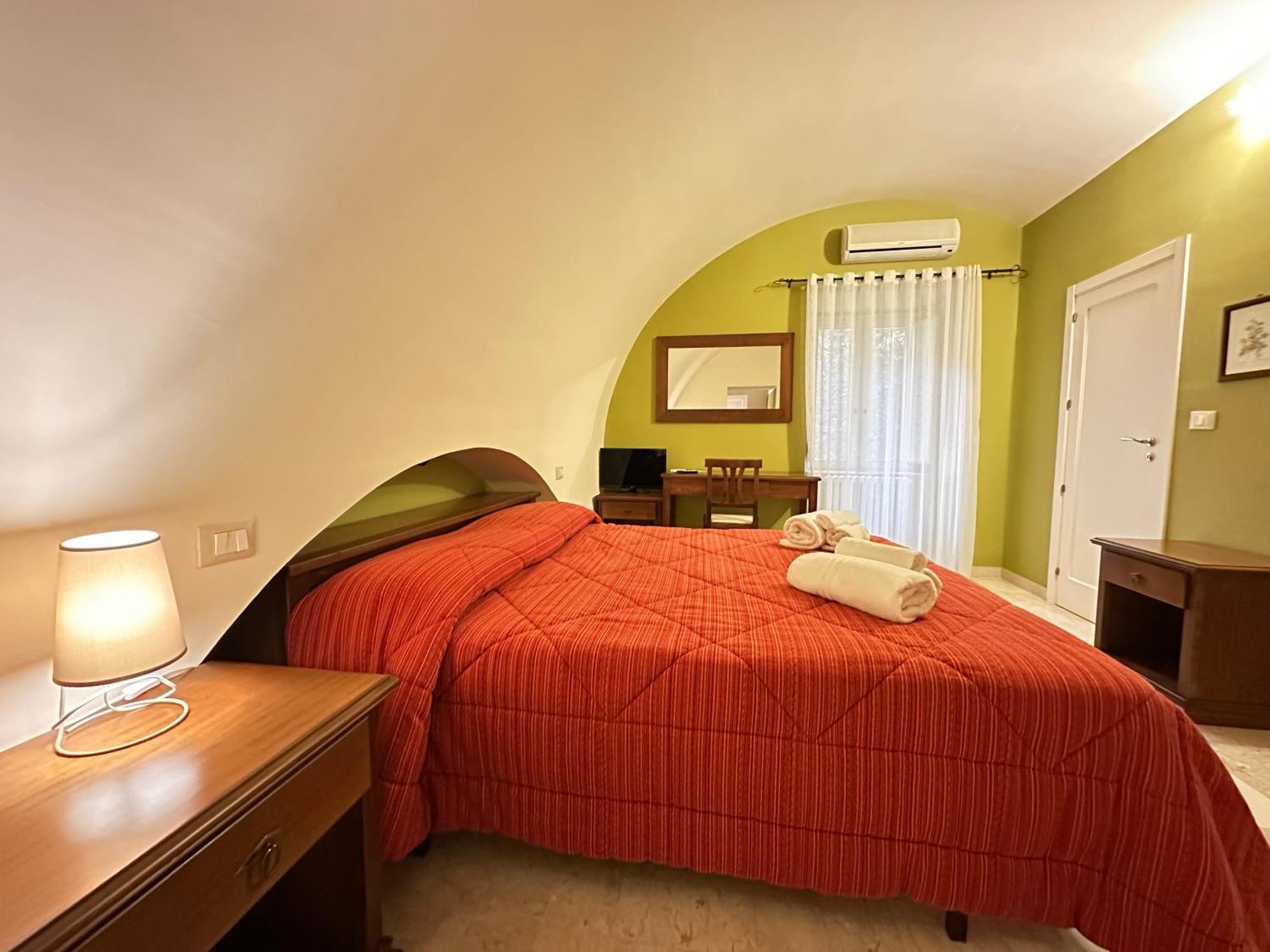 Historic B&B Apartments Home Chiaramonte Gulfi Exterior photo